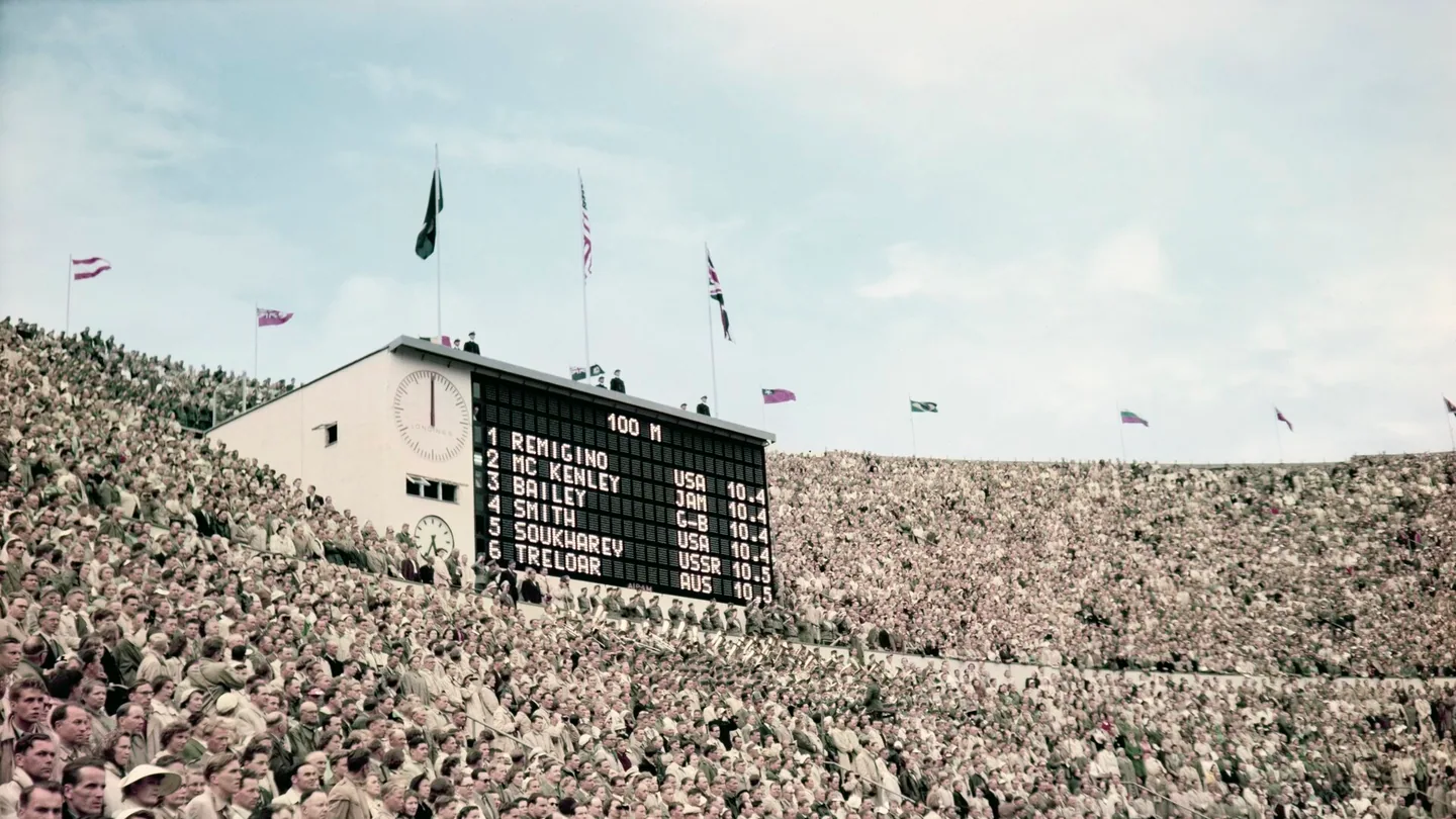 Resultattavlan efter finalen på 100 meter för herrar vid OS i Helsingfors 1952.