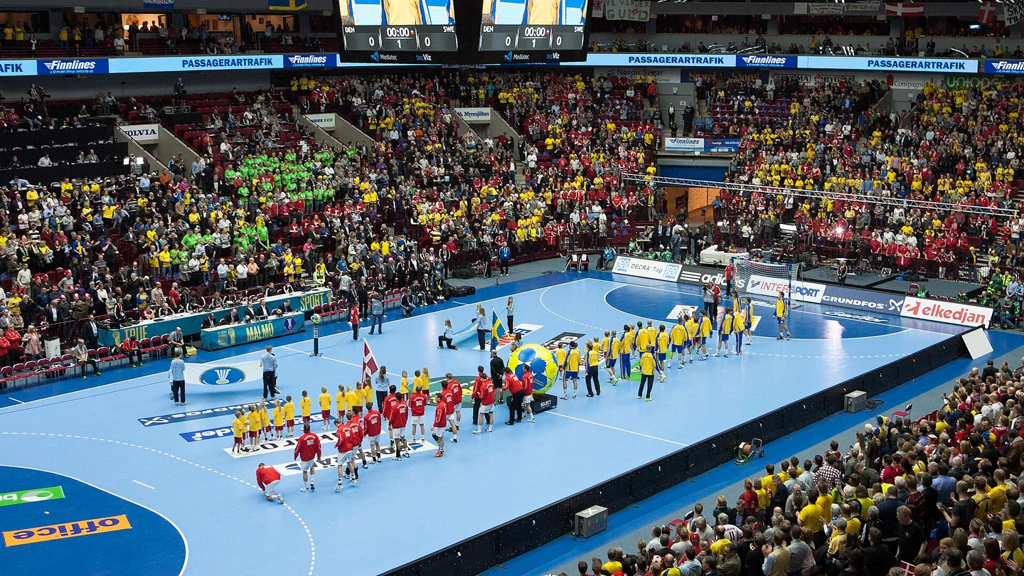 Sverige möter Danmark under VM i handboll 2011 i Malmö Arena.